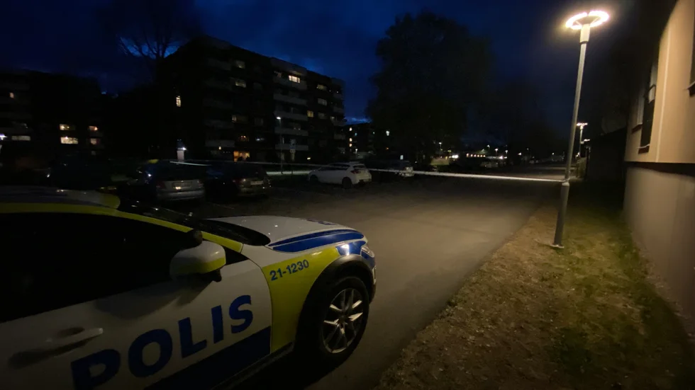 Ett stort område spärrades av mellan Örtagatan och Bergsgatan efter en misstänkt skjutning på måndagskvällen.
