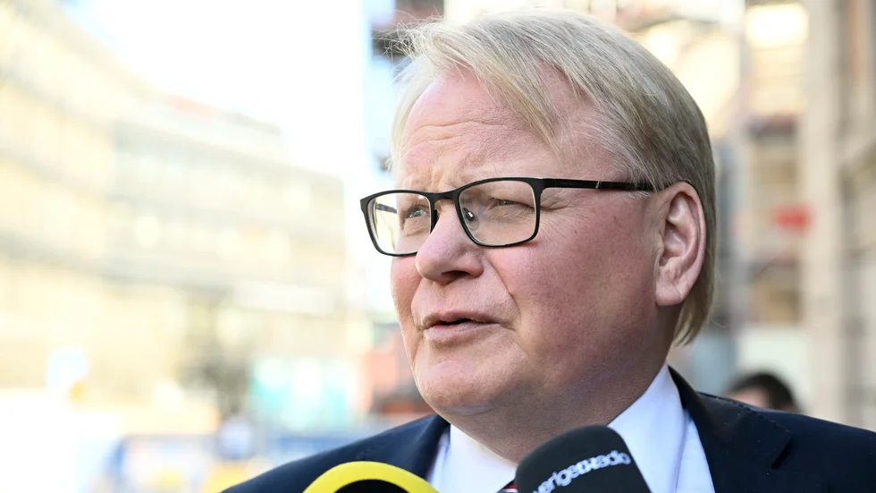 Försvarsminister Peter Hultqvist i samband med säkerhetspolitiska samtal den 25 april.