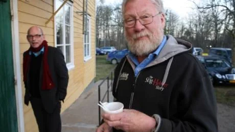 Ardre-bo. Producenten Bo Jonsson bor nära Lasse Åberg och de filade på filmen i tio år innan de kom till skott.
