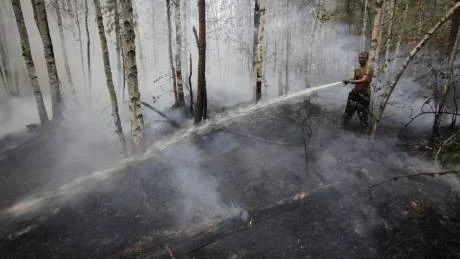 Rökridå. Det kan vara svårt att se i Ryssland, även när skogen och torven inte brinner som i somras.Foto: Scanpix/Alexander Zemlianichenko Jr.