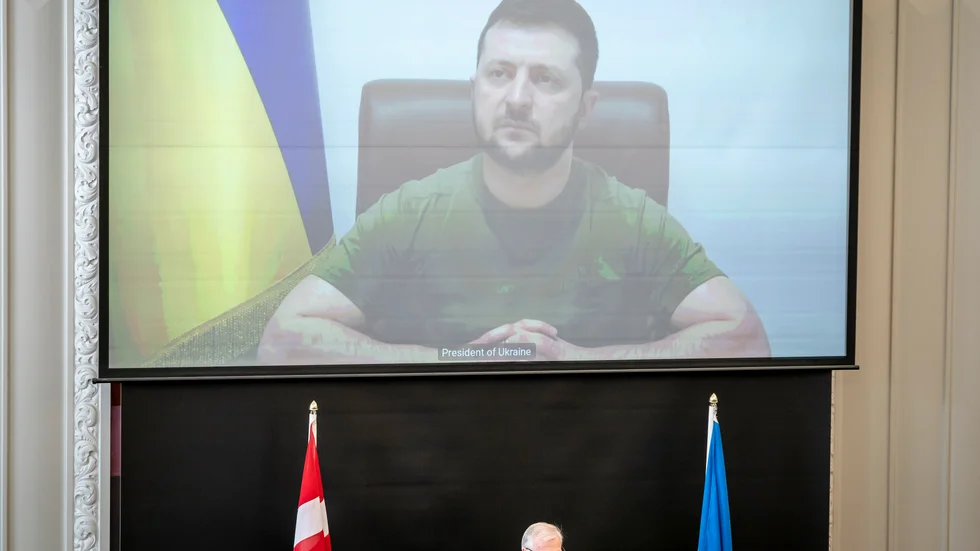 Det är inte kostymen som gör mannen, vilket president Zelenskyj bevisat, menar krönikören Lina Stoltz.