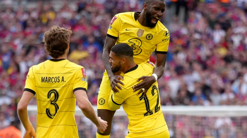 Chelseas Ruben Loftus-Cheek (12) firar med Antonio Rudiger efter att ha gjort 1–0.