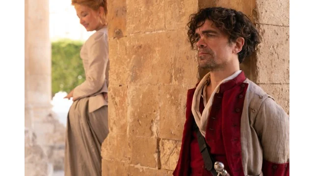Peter Dinklage gör en emfatisk insats som Cyrano i musikalen med samma namn. Hans sångröst påminner i sina bättre stunder om Nick Caves.