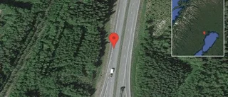 Lastbil stillastående på E4 - helt stopp i ett körfält
