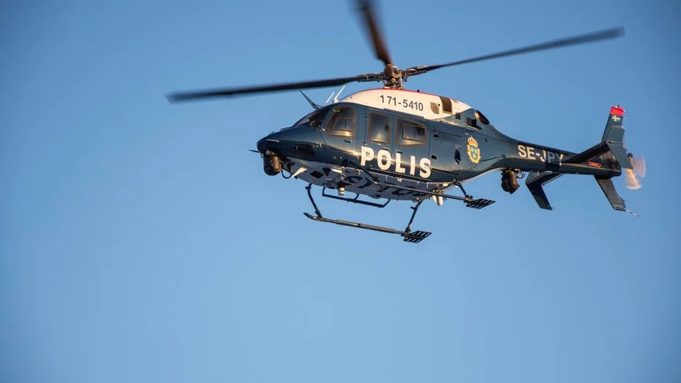 Polisen sökte spår via marken och luften.