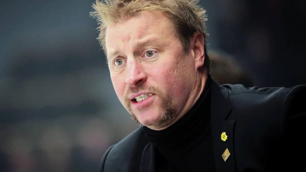 SKELLEFTEÅ 20161126
Skellefteås tränare Fredrik Öberg under SHL-matchen mellan Skellefteå AIK och Örebro Hockey i Skellefteå Kraft Arena, Skellefteå. 
Foto: Robert Granström / TT / kod 11104