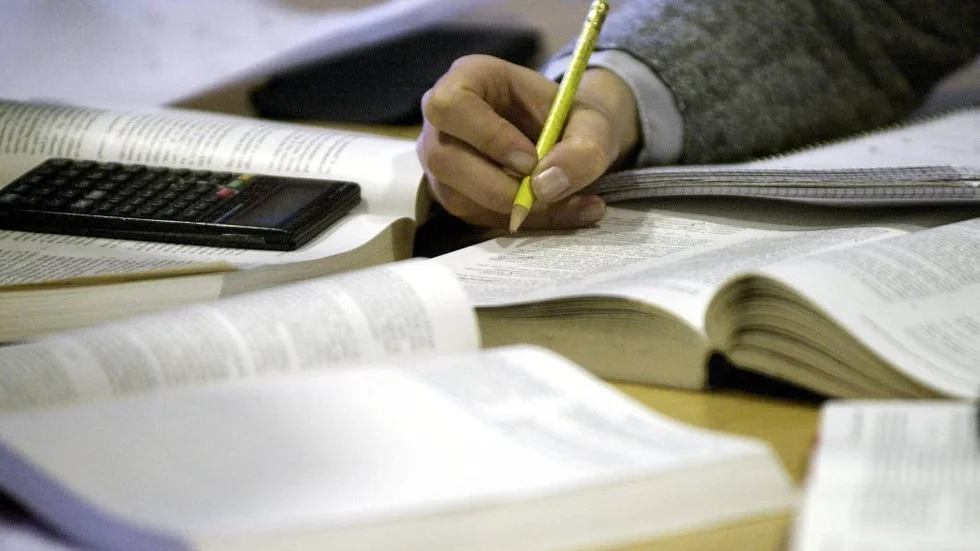 Studier. Gotlands låntagare har en genomsnittlig studieskuld på drygt 127 000 kronor.