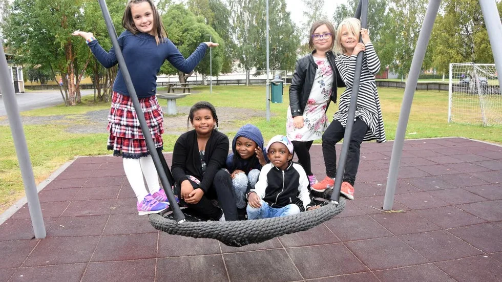 Många förslag. Altea Sokol, Afomya Yehouanes, Magdalena Gombo Barata, Tina Gombo Barata, Leila Nilsson och Carma Norberg Vikström har skrivet ned sina förslag på vad som kan förbättras i deras skola på Prästholmen och skickat det till kommunen.