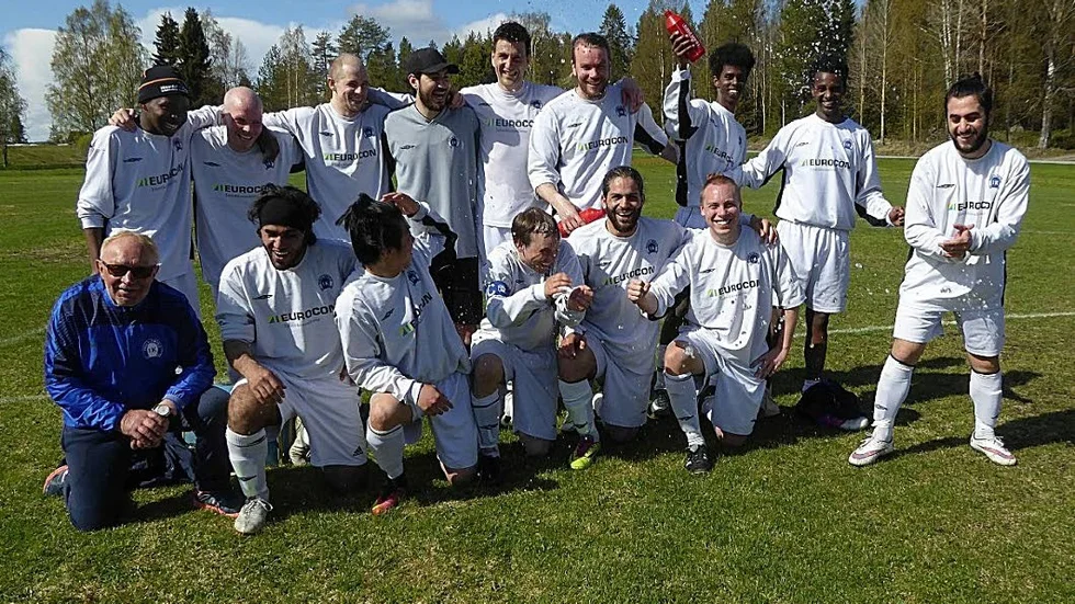 Parkalombolo. Bakre raden från vänster: Remy Lufakalyo, Erik Lantto, Simon Rönnqvist, Adam Jamal, Marcus Jönsson Åberg, Lars Ökvist, Rami Sultan, Samuel Ftsum, Hüseyin Dag. Främre raden från vänster: : Börje Andersson Junkka, Yayha Alhassan, Edward Nguyen, Aslak Allas, Younes Alhassan, Robert Unga.