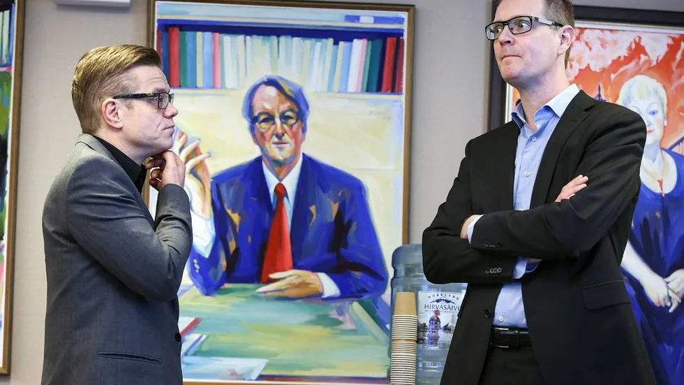 Släpper regionpolitiken. Oppositionsrådet Mattias Karlsson, till höger, kommer inte att finnas med på Moderaternas valsedel till regionfullmäktige. Han är villig att återigen kandidera till riksdagen. Till vänster står Anders Josefsson, gruppledare för (M) i Luleå kommun och även ledamot av regionfullmäktige.