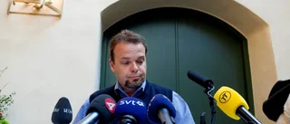 Ministern avgick – och pekades ut som sexköpare