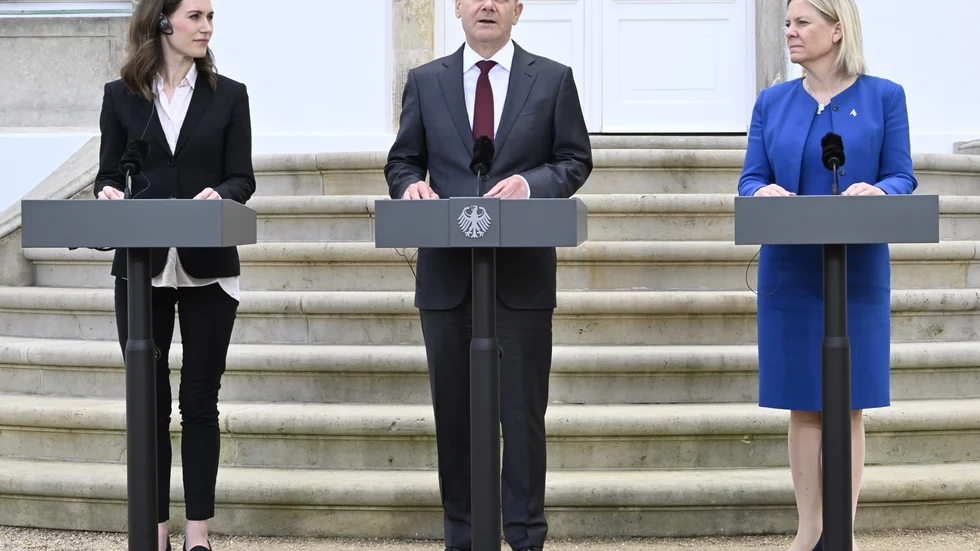 Nato arbetar för fred och har aldrig startat krig, skriver Michael Swedberg (M), ordförande Moderaterna Trosa-Vagnhärad.
Bild från 3 maj: Finlands statsminister Sanna Marin, Tysklands förbundskansler Olaf Scholz och statsminister Magdalena Andersson ger ett gemensamt uttalande efter överläggningar om bland annat ländernas eventuella Natomedlemskap. 