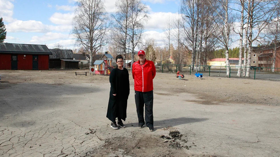 Anna Berglund och Runo Berglund är starkt kritiska till hur barnens utemiljö ser ut. Den är inte bara torftig utan fullständigt oacceptabel menar de.