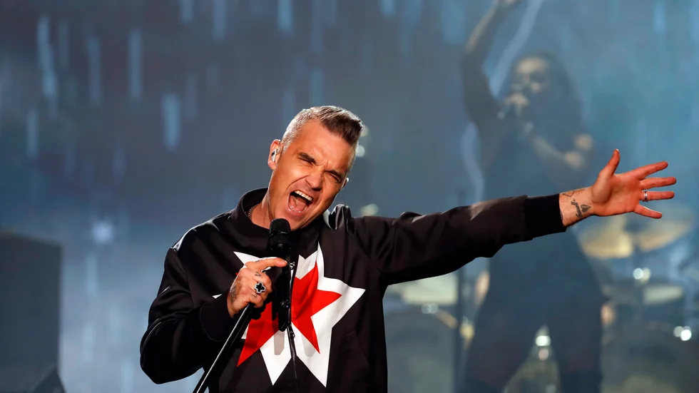 Robbie Williams (bilden) och Ed Godrich har gett sina målningar typiska 1980-talsnamn. Akrivbild.