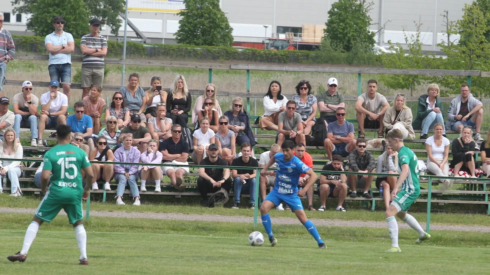 LSW vann på Z-parken på nationaldagen i somras. Det blev 3-0 till bortalaget. Nu väntar retur på Norra IP på söndag och då kan LSW vid seger skicka ned grannen Zeros till division 5.