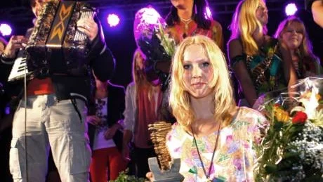 MÅLINRIKTAD. I lördags tog Clara Klingenström sin andra seger i Tiljans Talanger. I går började hon sitt första år på Rytmus musikergymnasium i Stockholm.                                                                                                                                                        foto: Tommy söderlund