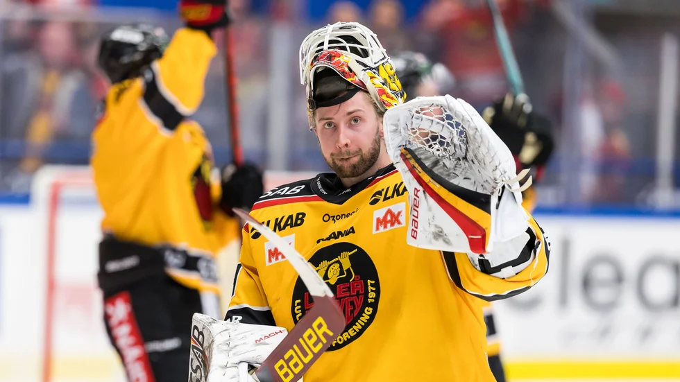 Joel Lassinantti firar efter succécomebacken i Växjö.