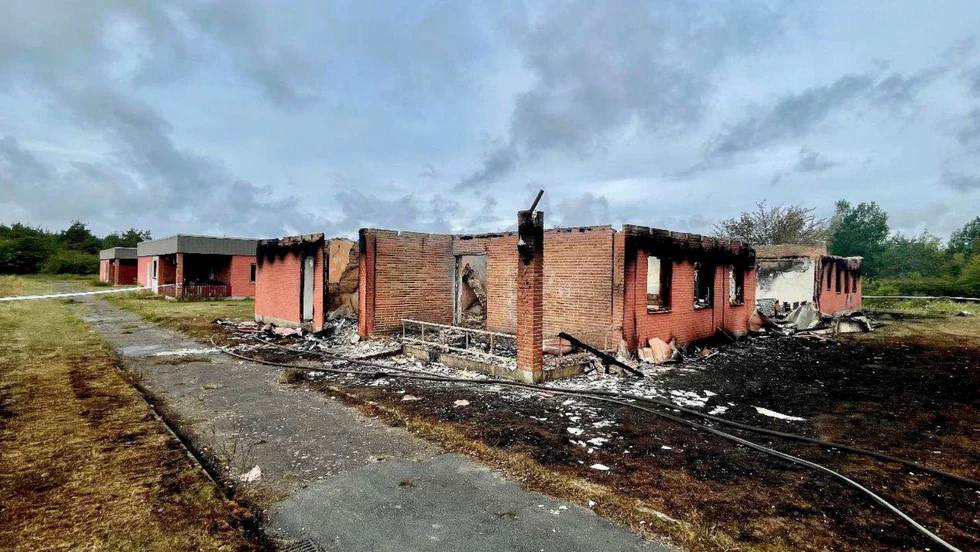 Den misstänkte 15-åringen ska enligt åtalet ha tänt eld på några madrasser inne i byggnaden. En 14-årig pojke ska också ha varit inblandad, men är för ung för att åtalas.