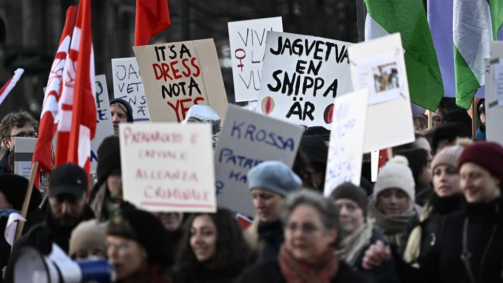 I veckan kom Sveriges Kvinnoorganisationers årliga rapport om löneskillnader. I snitt skiljer det 9,9 procent, alltså 3 700 kronor i månaden, mellan kvinnors och mäns löner, skriver Veronica Palm.
