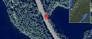 Lastbil stillastående på väg 373 - stopp i ett körfält