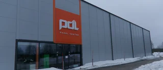 Trångbodd bilhandlare förhandlar om padelhallen
