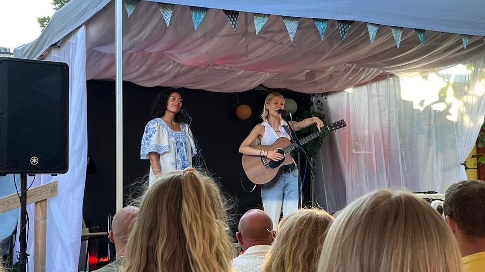 Ida Gratte spelade vid Båtmansstugorna. Gästartist var Mollie Minott.