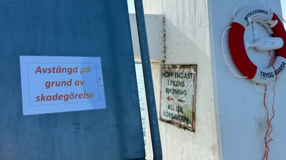 I början av augusti lossnade trampolinbrädan från treans hopptorn i Råssnäs. En nioårig pojke rasade ner i vattnet tillsammans med brädan. Som tur var fick inte pojken några allvarliga skador.