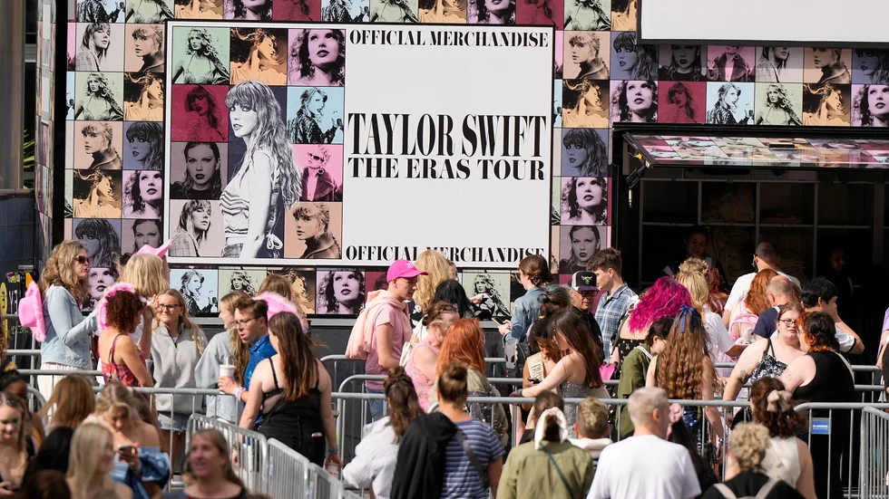 "Swifties" samlades utanför Wembley Stadium i London för konserten den 15 augusti.