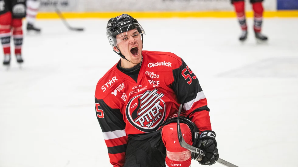 Backen Oscar Eriksson gav Piteå ledningen i den första perioden.
