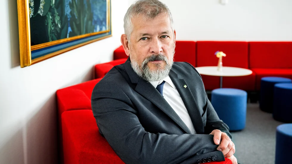 Nils Öberg är generaldirektör på Försäkringskassan. Han leder en myndighet som står för ungefär en femtedel av statens utgifter i år. Att Försäkringskassan nu - utan ängsliga politiska skygglappar - ser till att skaffa sig gedigna kunskaper om vilka som begår bidragsbrott är därför en viktig sak för det svenska samhället. 

