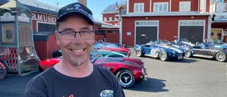 BILDEXTRA: Cobra-älskare landade med sina bilar i Motala