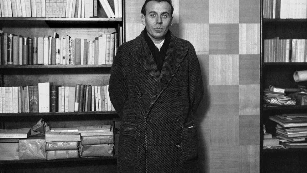 Louis-Ferdinand Céline (1894–1961) växte upp under fattiga förhållanden utanför Paris. Han blev krigshjälte under första världskriget och utbildade sig sedan till läkare. Debuten "Resa till nattens ände" gjorde honom genast till en litterär gigant.