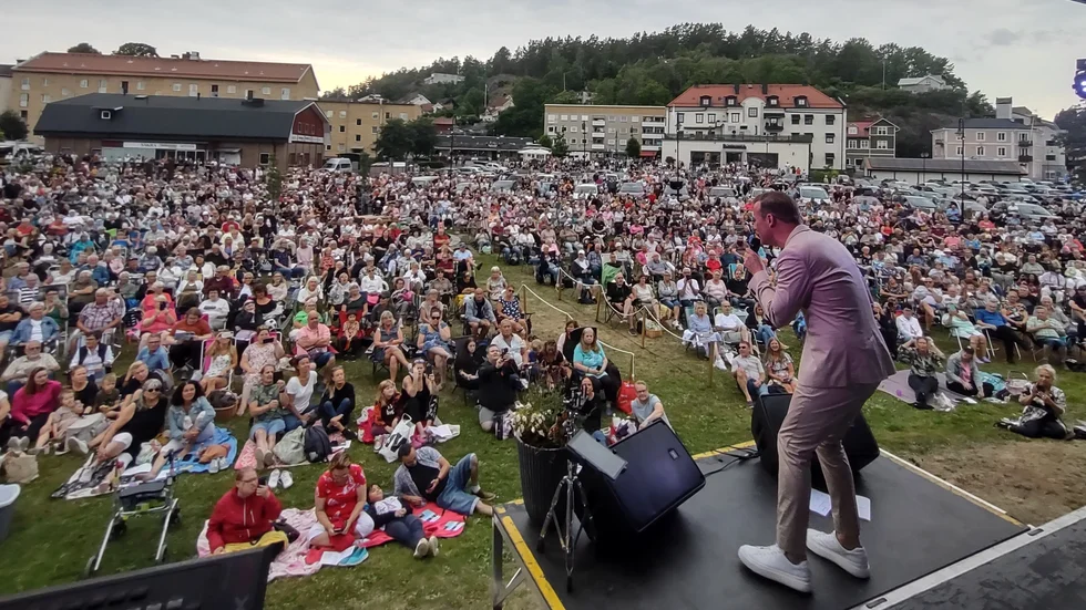 Magnus Carlsson återvände gärna till Valdemarsvik och satte punkt för Allsångsmåndagarna under flera år, men nu är det över. Titanix lägger ner sommarsuccén.