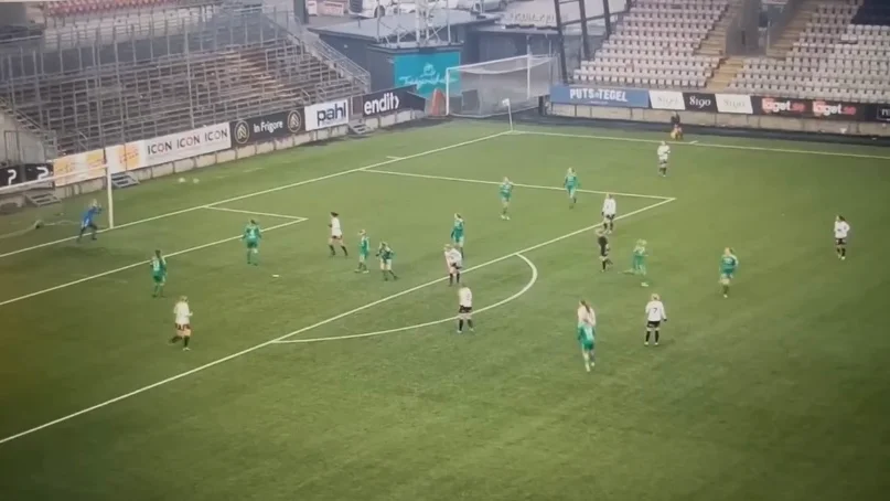 Nora Törngren drog till från långt håll för Örebro SK mot Mallbacken.