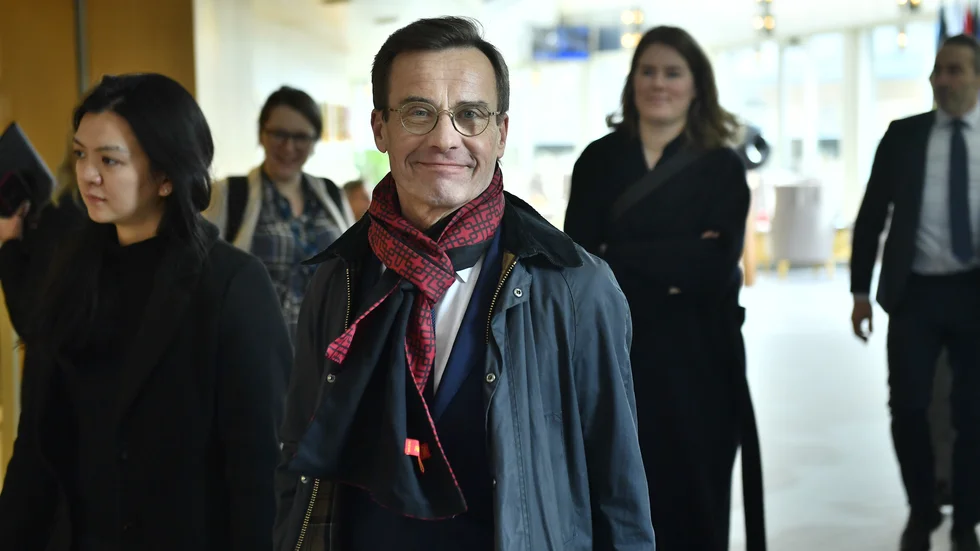 Statsminister Ulf Kristersson anländer till torsdagens frågestund i riksdagen.