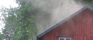 Brand i flerfamiljshus – räddningstjänsten fick rökdyka