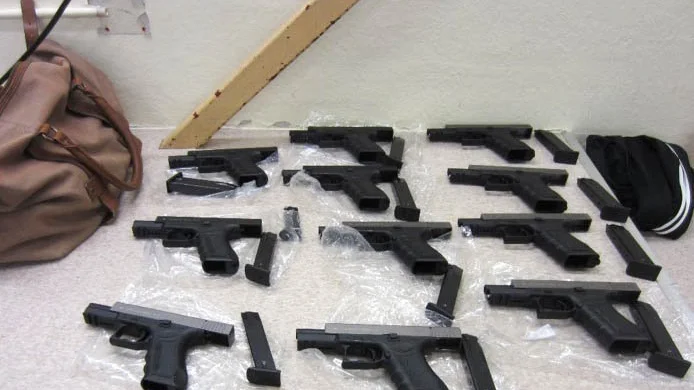 Gasvapen beslagtagna av Tullverket vid ett tidigare tillfälle. Arkivbild.