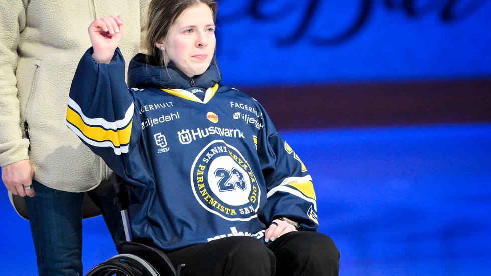 HV71-spelaren Sanni Hakala hyllades i Husqvarna Garden inför lördagens SHL-match mellan HV71 och Skellefteå.