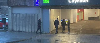 Beväpnade rånare slog till – vid p-garage
