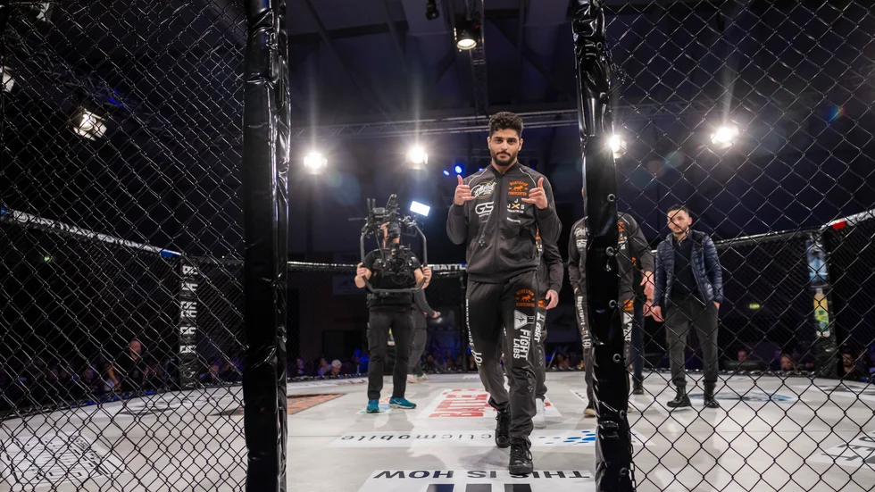 Drömmen gick i kras. Det blev ingen proffsdebut för Luleås Khalil Karruri, Northpaw Fightcenter.