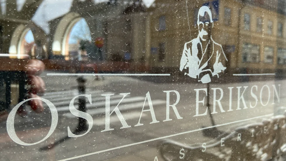 Strengnäs Tidning skrev redan i juli förra året att Brasserie Oskar Eriksson var till salu, och i februari stod det klart att det fanns en köpare till verksamheten som sedan 1 mars har hetat Oskar's. 
