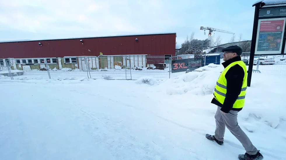 "Vi diskuterar uppslag hur vi ska göra det bättre och säkrare. Vi tittar på alternativ. En första sak är att gå ut med information", säger Jonas Nilsson som är Luleå kommuns projektledare för nya Hertsöskolan.