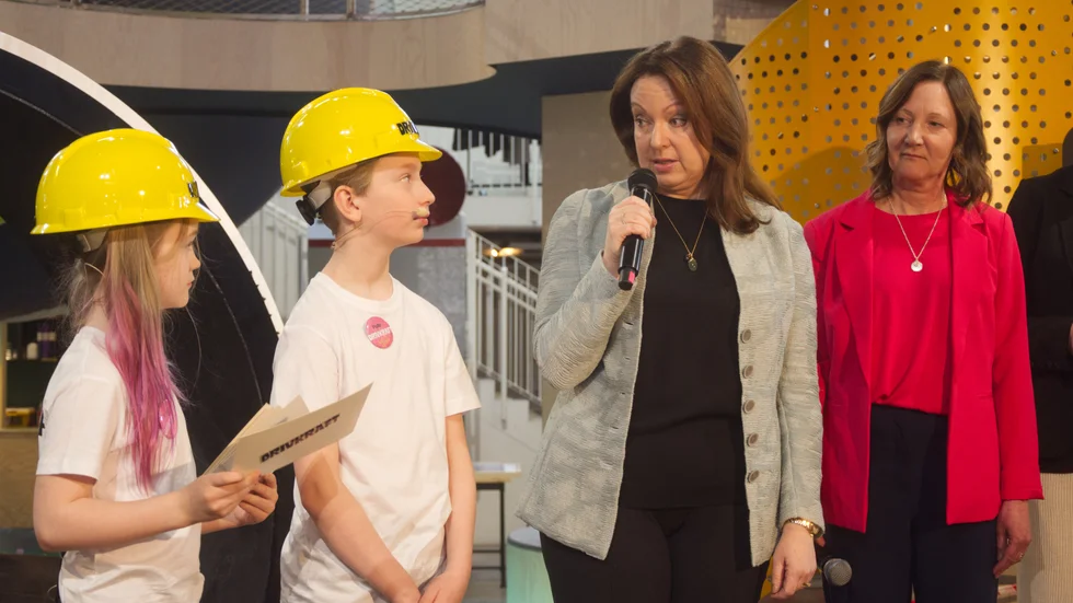 Vera Nyman, Pelle Reinholdsson Lindgren, Anna Borg, vd Vattenfall och Malin Larsson, vd Luleå Energi. Invigning av utställningen Drivkraft på Teknikens hus.