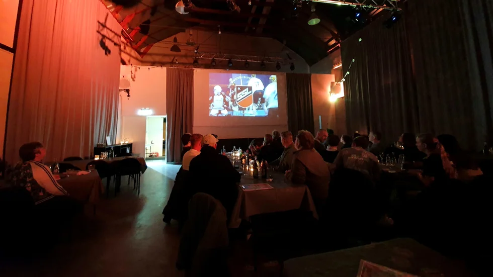 Endresupportrarna kunde följa den första matchen på restaurang Joda bar & kök.