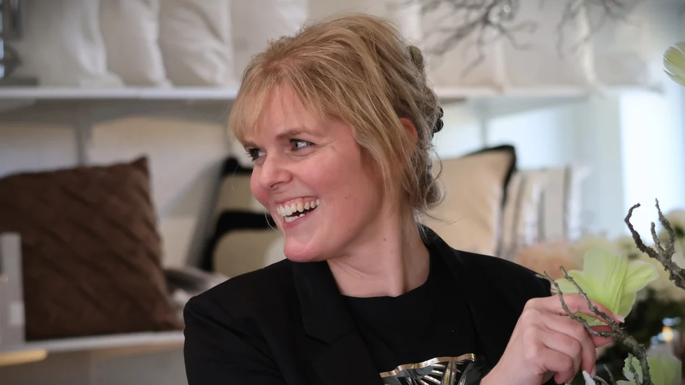 Emilie Strid ser arbetet med butiken och fiket mer som en rolig hobby än som något som sliter. "Jag älskar både inredning och att baka, så på det sättet är det här perfekt", säger hon.