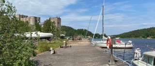Kajen bedöms som farlig – men är varken avspärrad eller skyltad