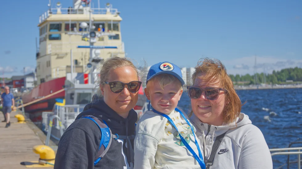 Besökarna på Skärgårdens dag var nöjda. "Ett jättebra initiativ, toppen att få se vad Luleå erbjuder" sade Anna Hederyd, tillsammans med Isak Hederyd och Rebecca Zidaric.