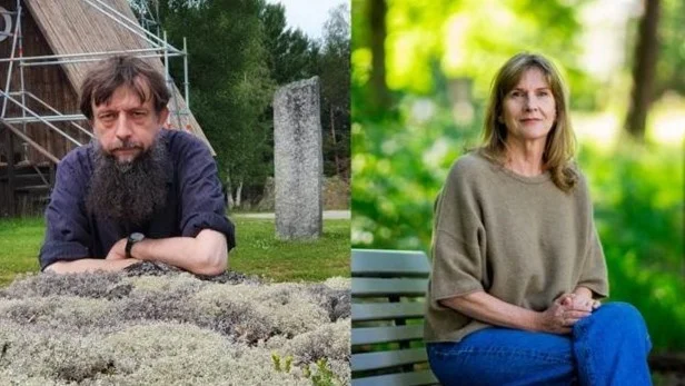 Översättarna Jonathan Morén och Linda Östergaard får pris av Svenska Akademien.