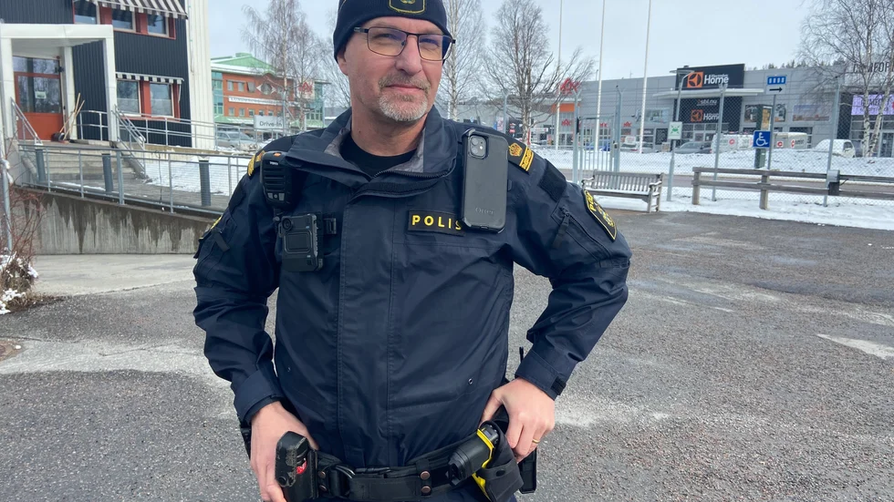 Kent Isaksson som trafikpolis och inspektör i Luleå, är väldigt positivt inställd på införskaffandet av elchockvapnet. "Det är något vi har längtat på länge".