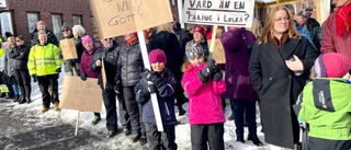 Högljudda protester mot nedskärningar i vården